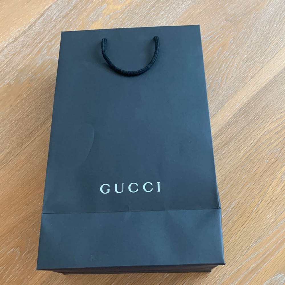 Gucci paper shopping bag black and white